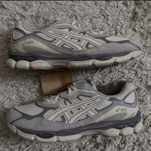 ASICS Men's Gray and Cream Athletic Shoes